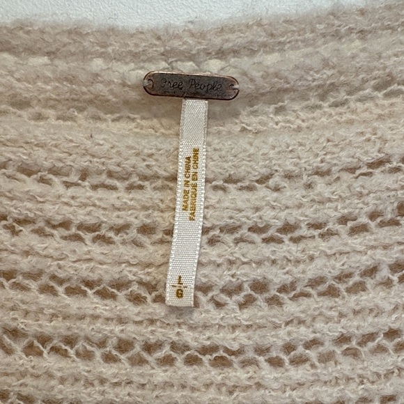 Free People Snow Nymph Blush Cream Crochet poncho , sz large - Picture 5 of 10